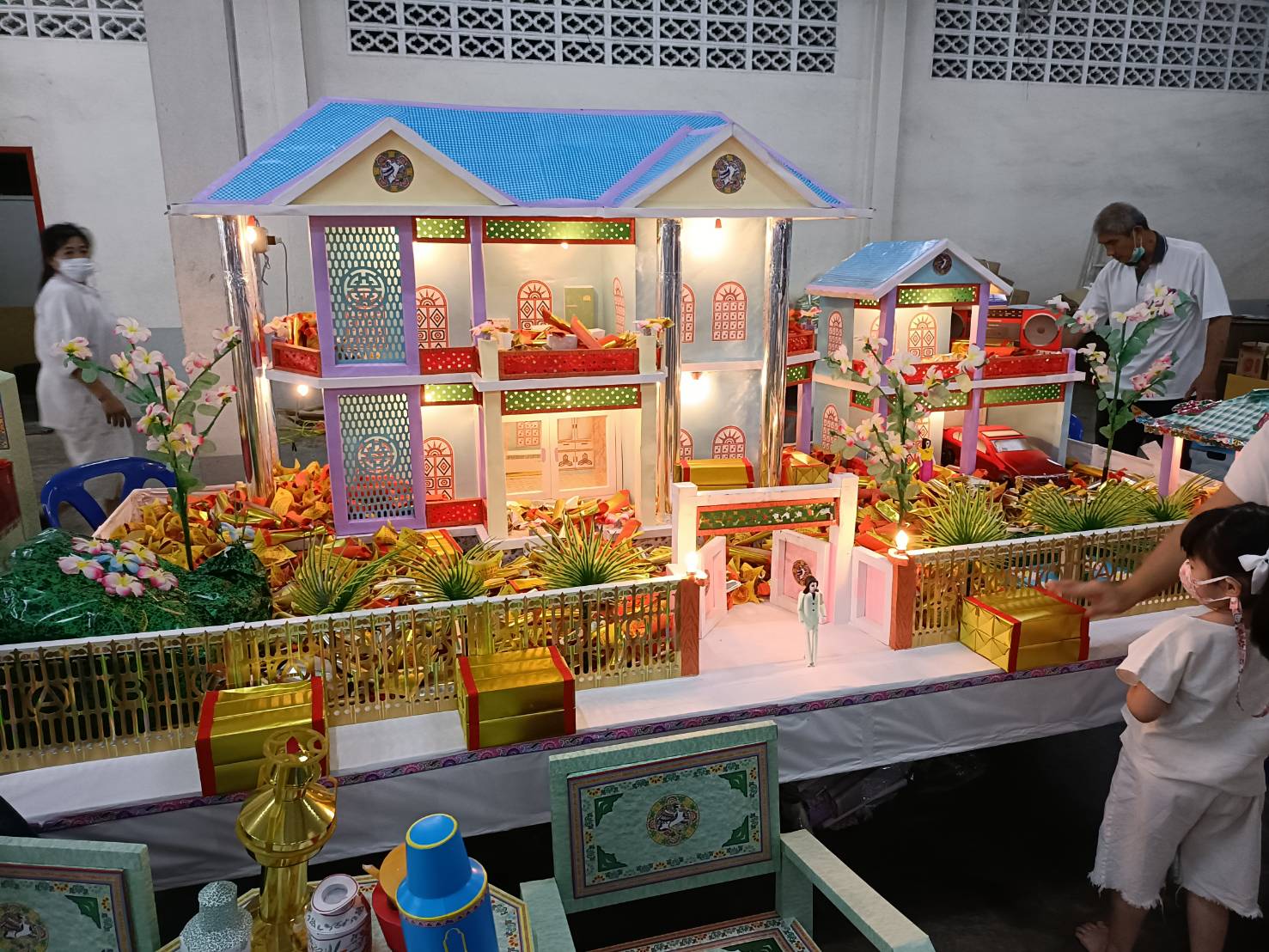 12 - https://hengwang168.com | เฮงหวัง บ้านกระดาษกงเต็ก จำหน่ายเครื่องกระดาษกงเต็กเกรดคุณภาพ ราคาส่ง รับสั่งทำได้ทุกแบบ พร้อมรับจัดพิธีกงเต็กครบวงจรโดยทีมงานมืออาชีพ ประสบการณ์กว่า 40 ปี