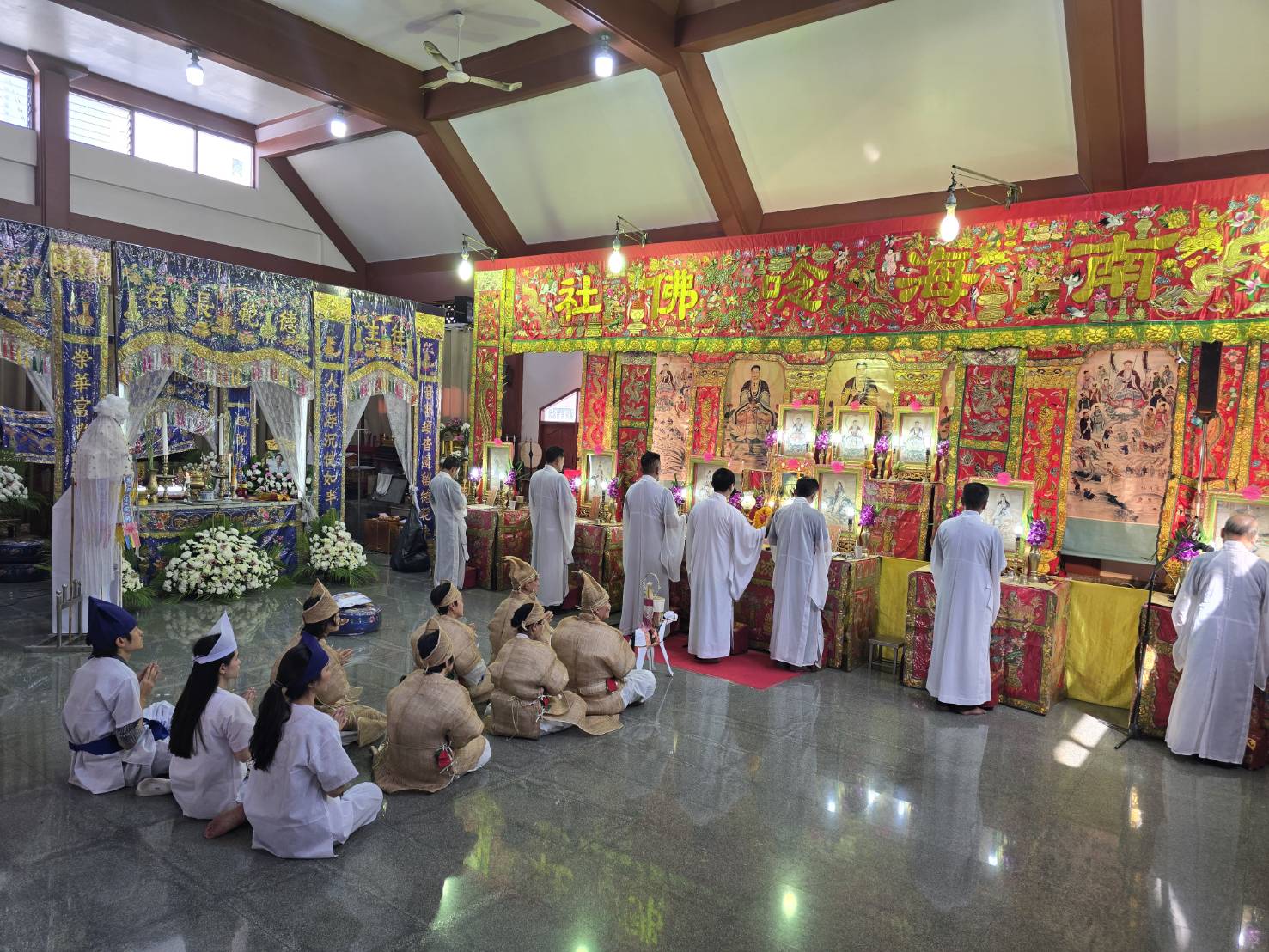 9 - https://hengwang168.com | เฮงหวัง บ้านกระดาษกงเต็ก จำหน่ายเครื่องกระดาษกงเต็กเกรดคุณภาพ ราคาส่ง รับสั่งทำได้ทุกแบบ พร้อมรับจัดพิธีกงเต็กครบวงจรโดยทีมงานมืออาชีพ ประสบการณ์กว่า 40 ปี